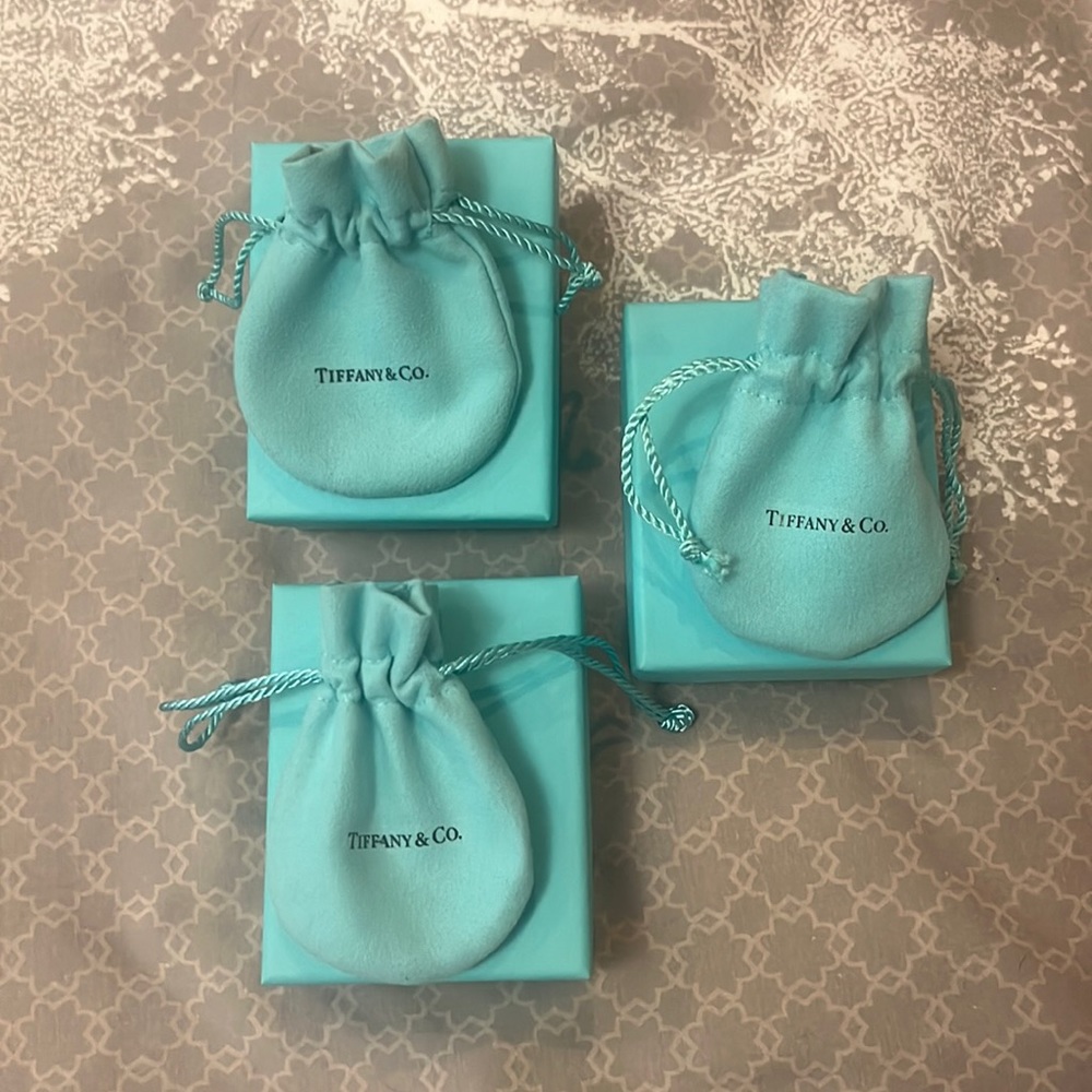 Tiffany gift boxes with pouches